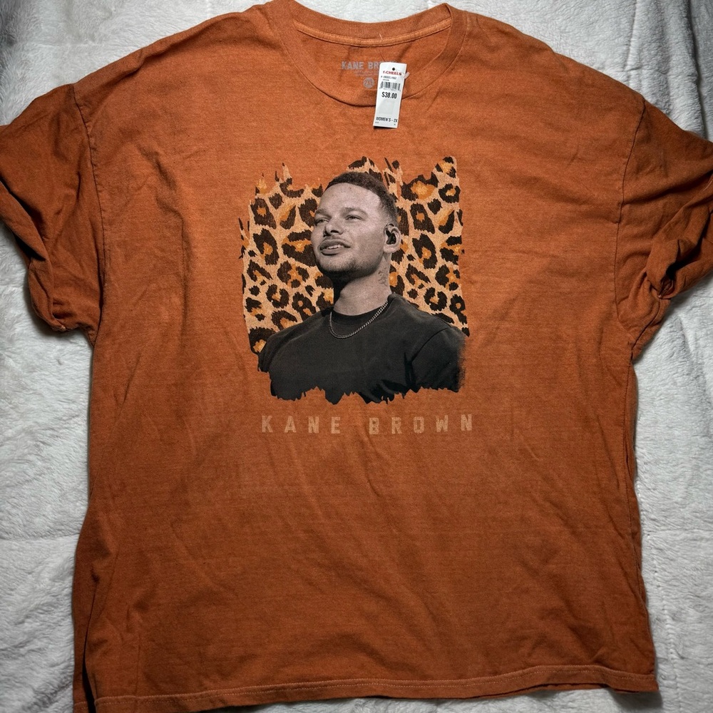 NWT Women’s Kane Brown 2X Tshirt